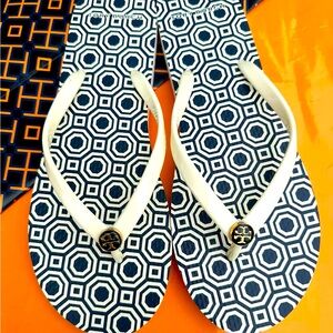 NIB Tory Burch Flip Flop Sandals PVC/EVA Sole Black/Ivory Gold Enamel Logo Sz 9